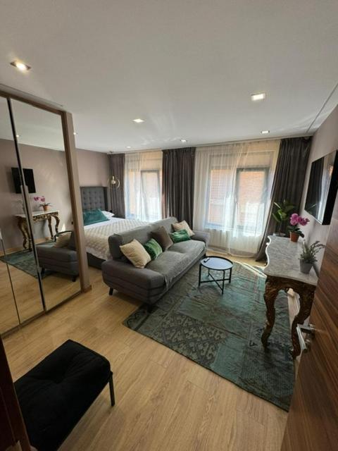 Piso De Dos Dormitorios Con Reforma De Diseno 桑特费柳德吉克索尔斯 外观 照片